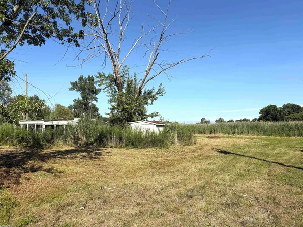 2483 Roy Dr, Harsens Island, MI 48028