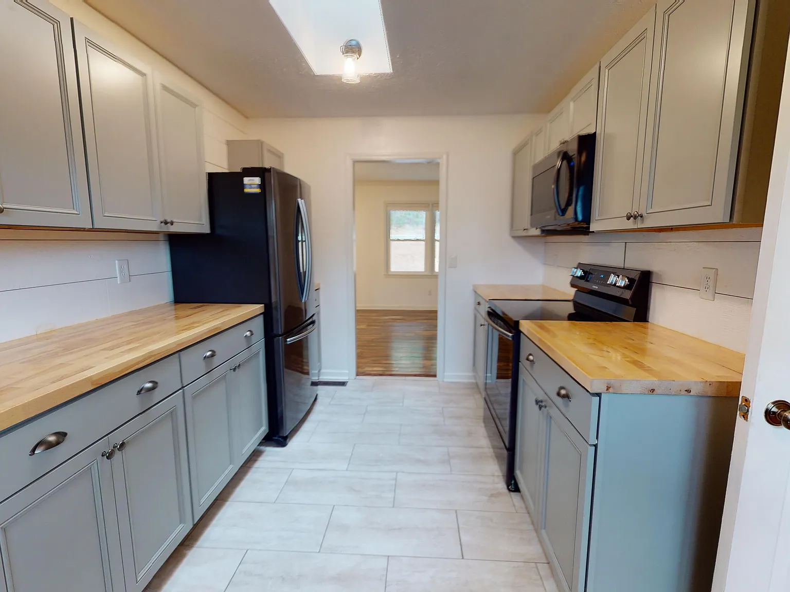 3 bed, 2.0 bath, $1,950 — Photo 3