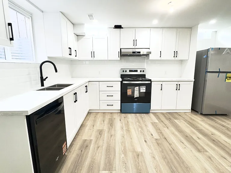 4 Campview St — Photo 13