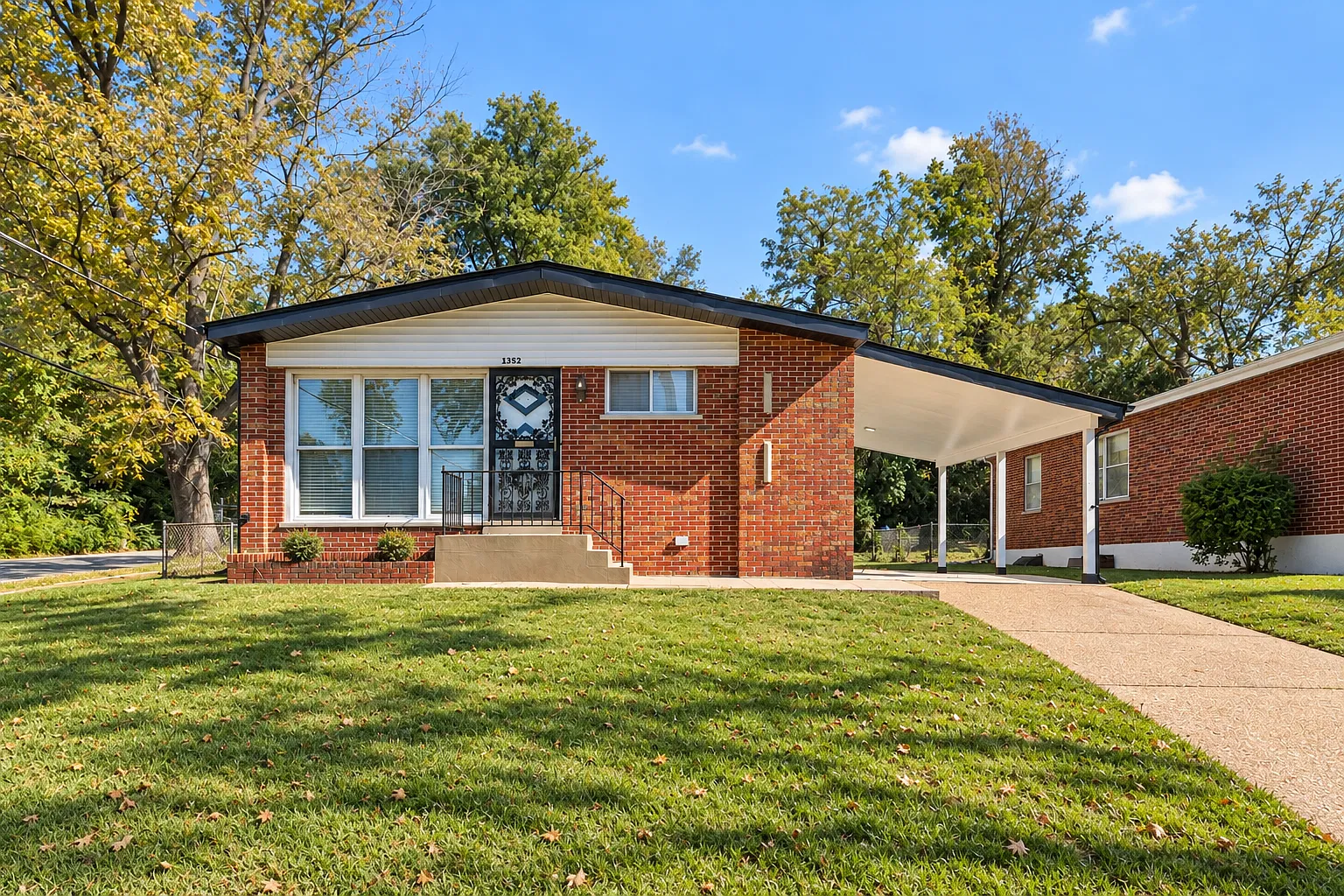 3 bed, 1.5 bath, 1800 sqft, $2,100 — Photo 1