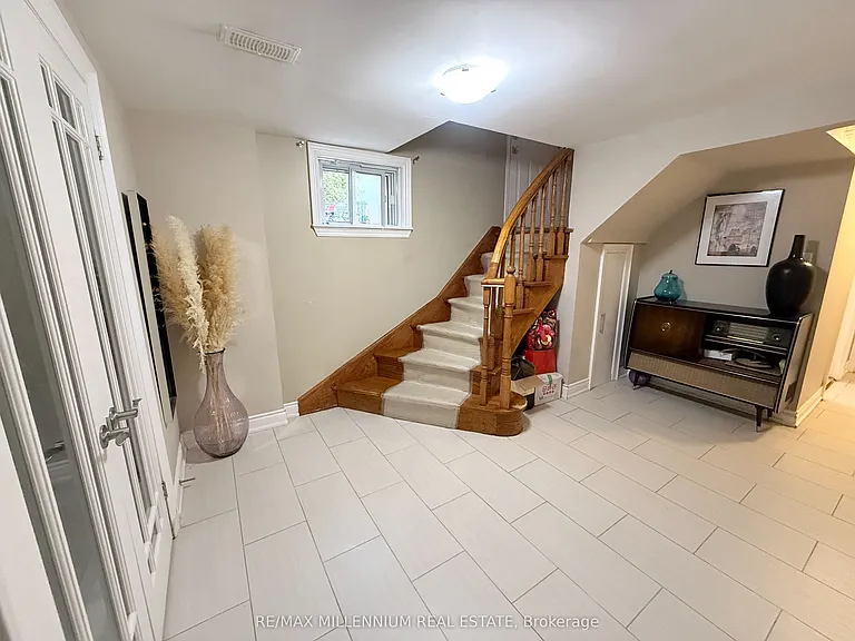 23 Monclova Rd #BASEMENT — Photo 12
