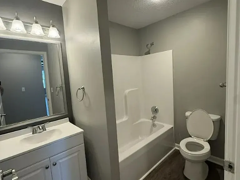 601 S Hillcrest St — Photo 10