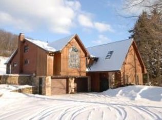 19 Jackson Dr, Farmington, PA 15437