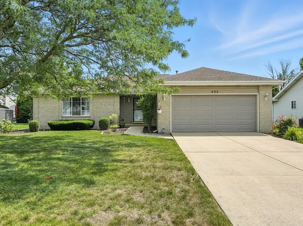 933 Sunflower Ln, Dyer, IN 46311