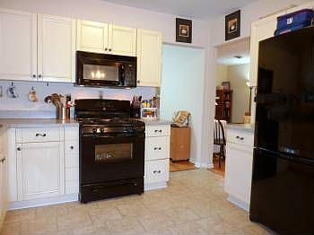 4th image of 5836 Acton St