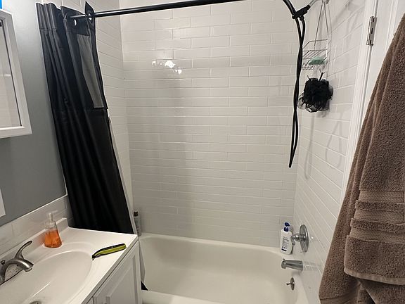4th image of 118 Sunbury St #1