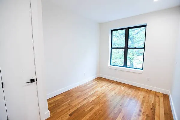 Rented by EXR | media 4