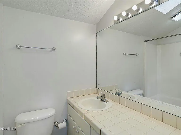 200 Woodgreen Dr — Photo 14