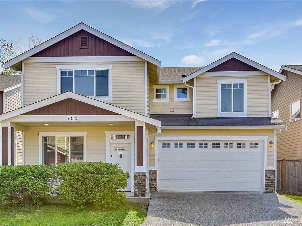 Welcome to this charming, craftsman style 3 bedroom, 2.5 bath home in the desirable community of Stratford!