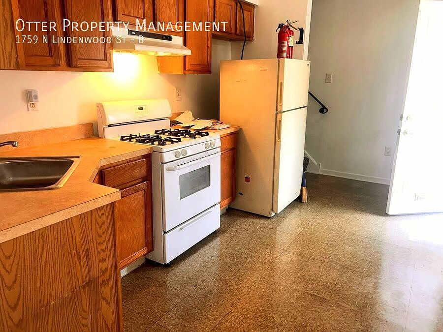 1st image of 1759 N Lindenwood St #B