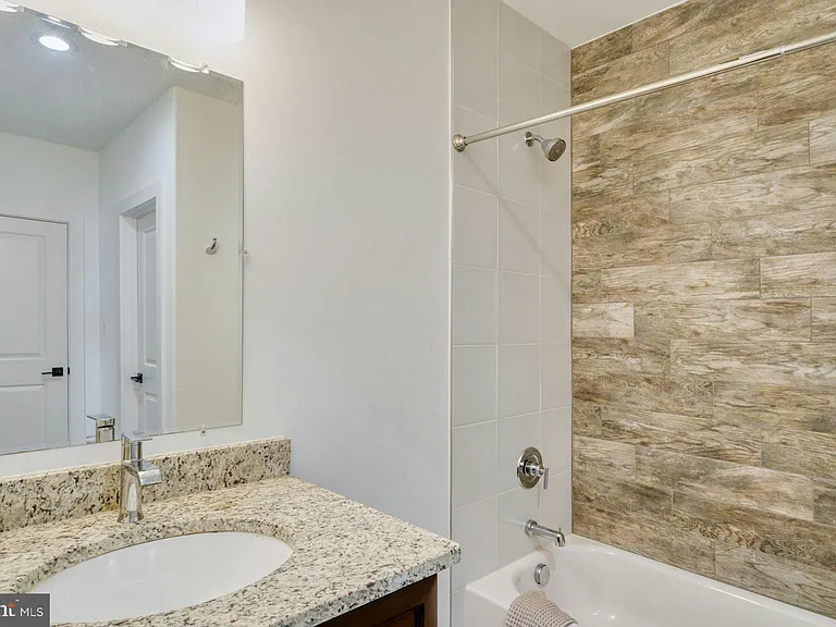 4107 Virginia St — Photo 31