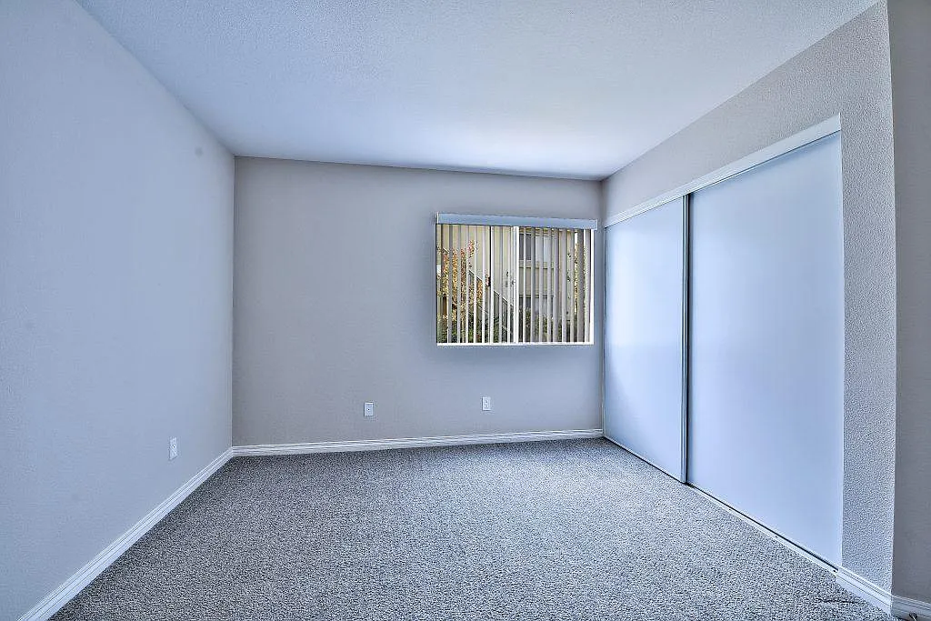 Cross Creek Apartments — Photo 4