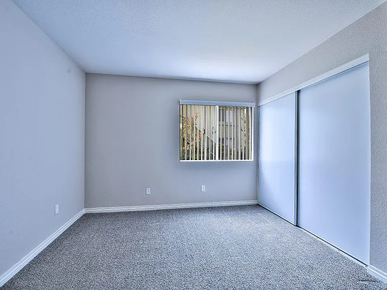 Cross Creek Apartments — Photo 4