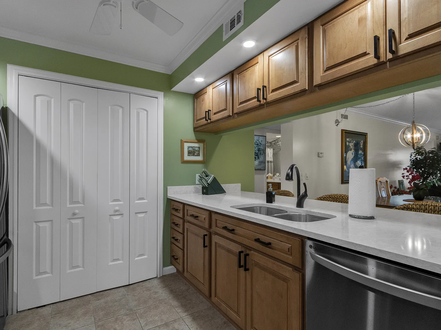 2 bed, 1188 sqft, $3,900 — Photo 3
