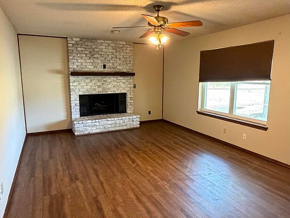 4th image of 1006 Cambridge Ct