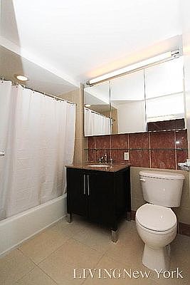 5th image of 555 W 23rd St APT S7k