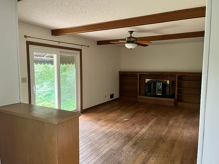 Elmwood Dr — Photo 3