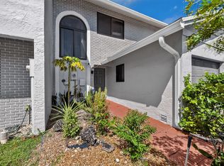 10377 NW 3rd St, Pembroke Pines, FL 33026