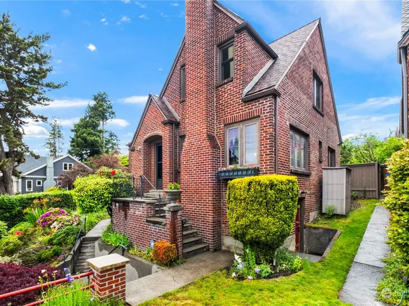 2204 N 77th St, Seattle, WA 98103