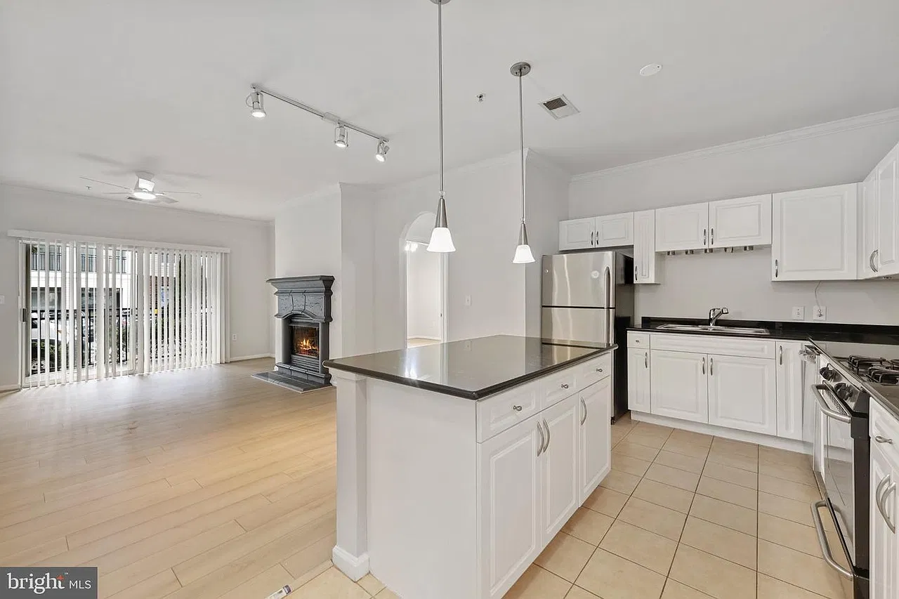 2 bed, 1240 sqft, $2,350 — Photo 1