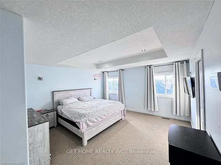 294 Featherstone Cres — Photo 11
