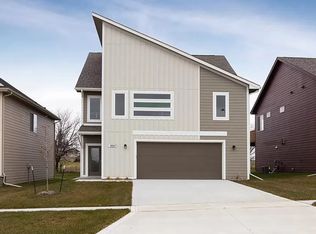 8967 Primo Ln, West Des Moines, IA 50266