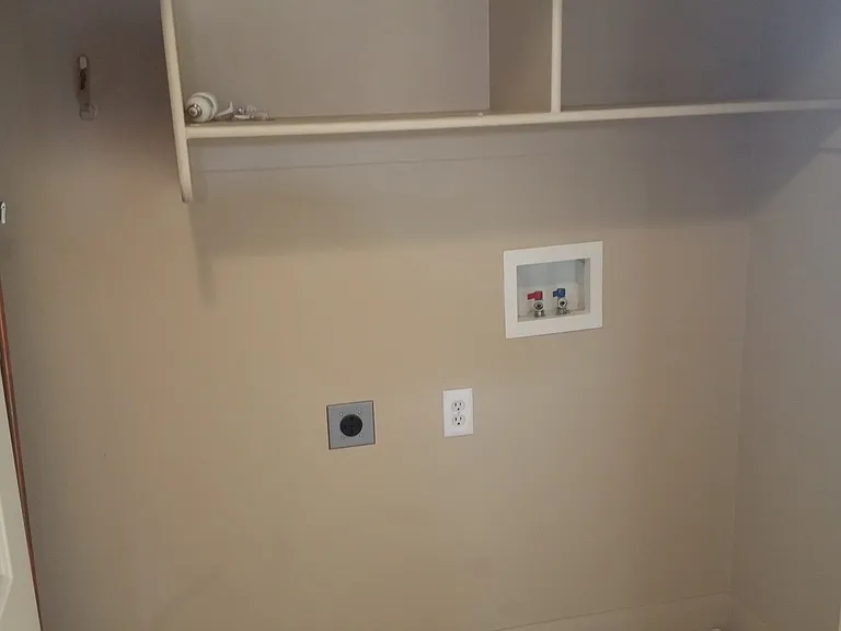 700 N Main E 6/h 4/h 5/h #8 — Photo 12