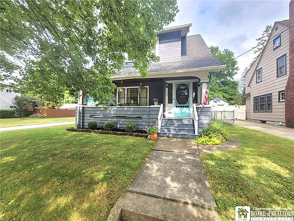 2nd image of 123 Myrtle St