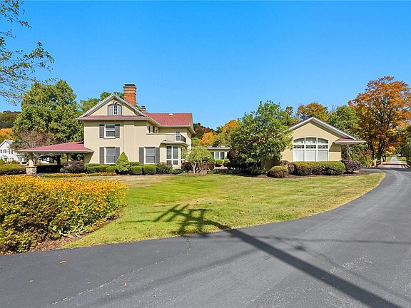 4th image of 585 Derrick Rd