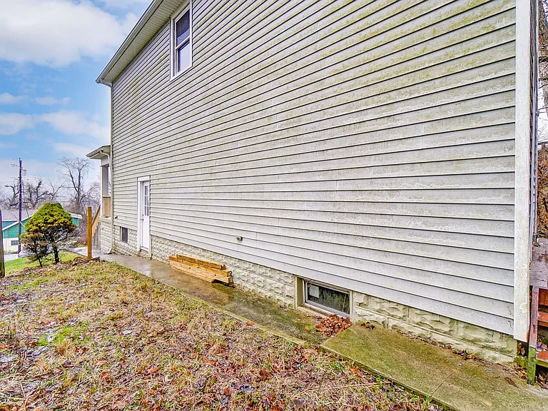 2307 Center St — Photo 43