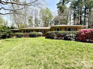 2732 Holly Hill Dr N, Hendersonville, NC 28791