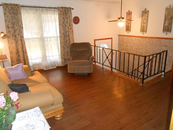 4th image of 2577 Milverton Way