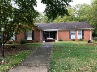 5900 Lake Forest Rd, Charlotte, NC 28227