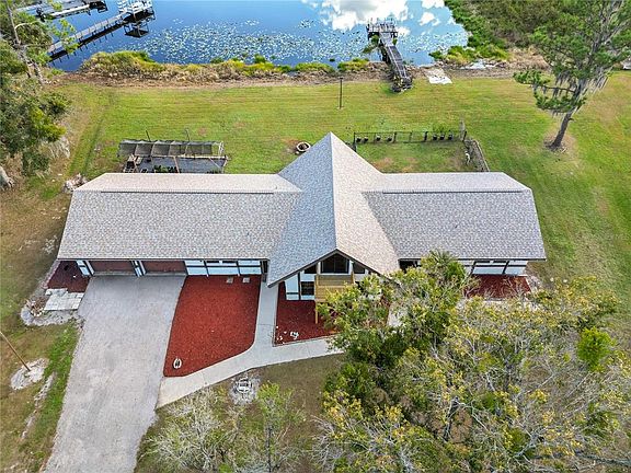 3rd image of 1407 Indian Dr