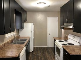 Downstairs unit in Pointe East avail NOW!