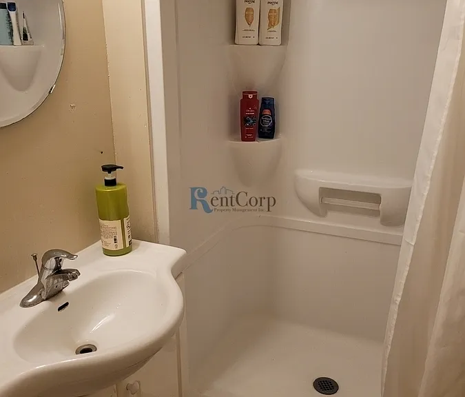 306 Lester St #4 — Photo 1