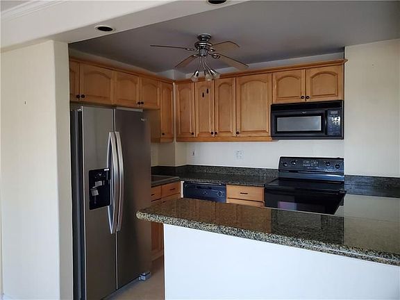 3rd image of 1625 SE 10th Ave APT 906