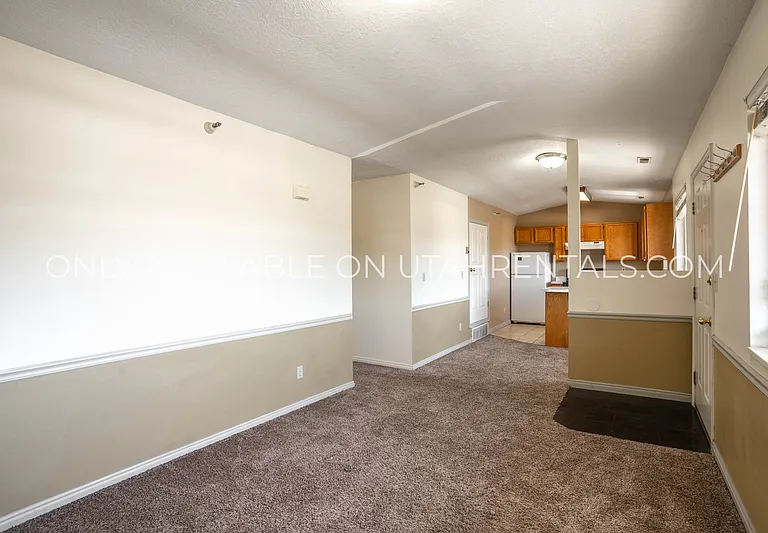 166 N 400 W #21 — Photo 6