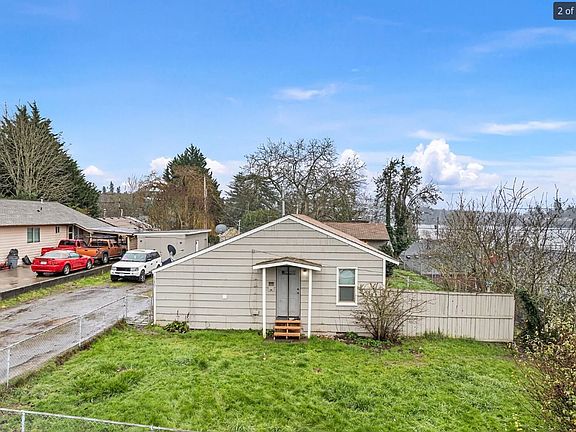 2nd image of 117 Sheridan Rd #A