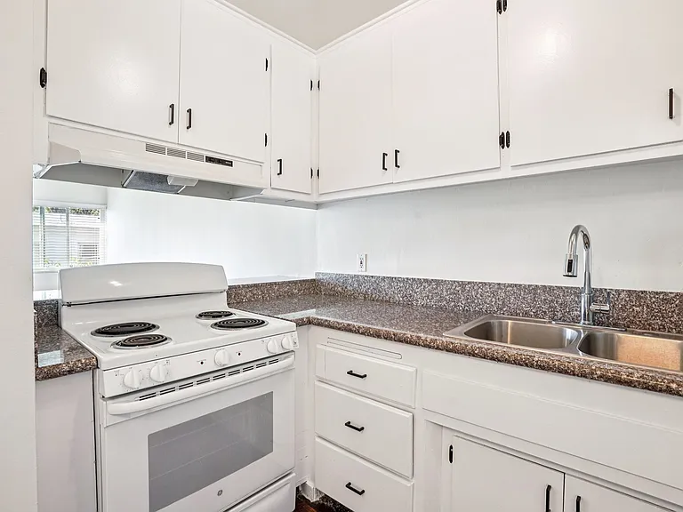 3715 W 27th St — Photo 19