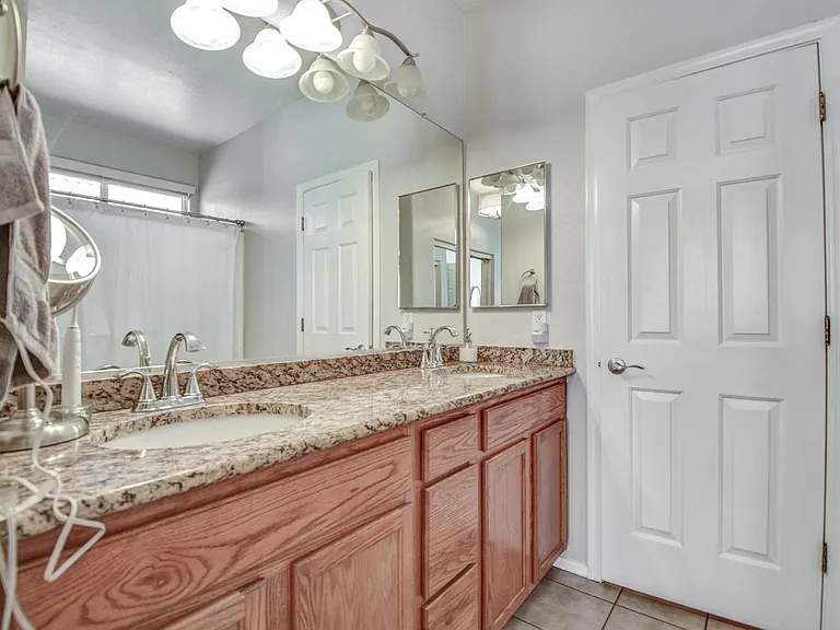 2567 E Brooks St — Photo 17