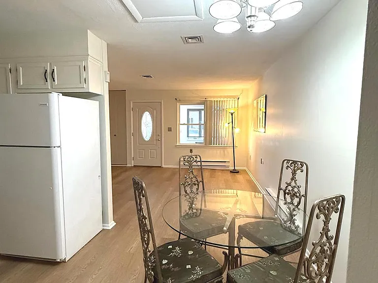 62 Kingston Way — Photo 19