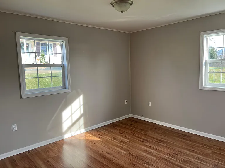 229 Hart St — Photo 8