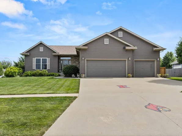 200 NW 8th St, Earlham, IA 50072
