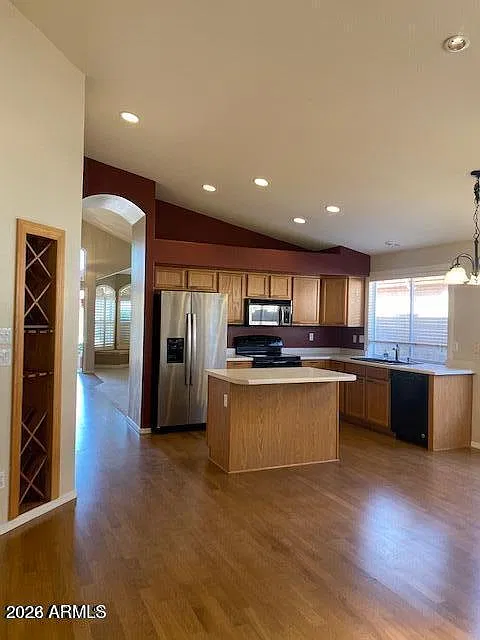 3 bed, 2.0 bath, 1661 sqft, $2,350 — Photo 4