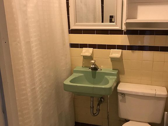 3rd image of 16 Caroline St APT 11