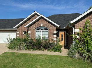 604 SE Cambridge Pl, Bentonville, AR 72712