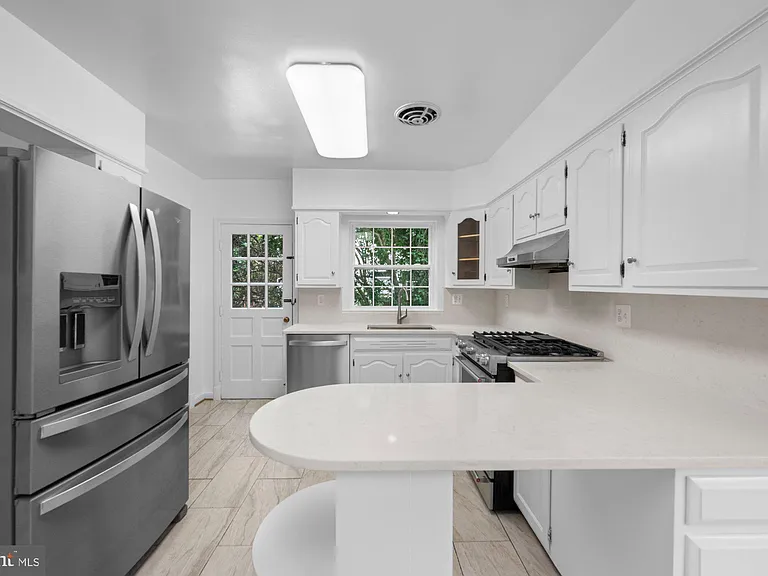 2816 Ellicott St NW — Photo 14