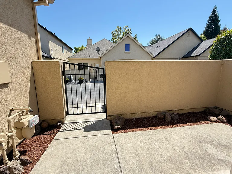 104 Benson Ter — Photo 12