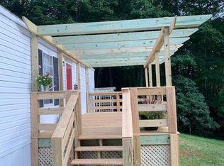 962 Saw Mill Hollow Rd, Burnsville, NC 28714